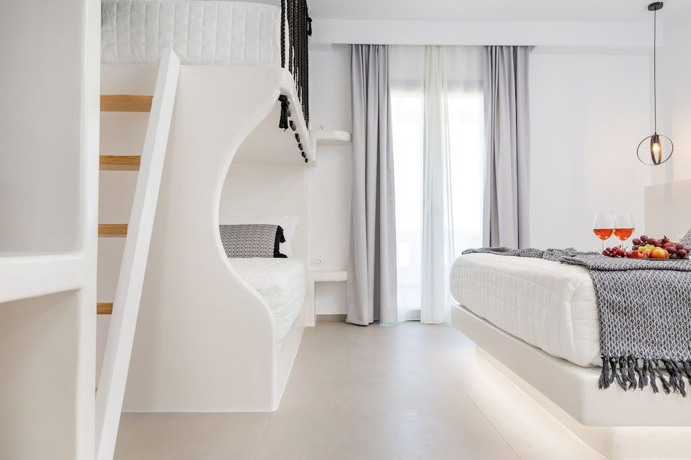 Alenor City Hotel Grand Quadruple Room 10