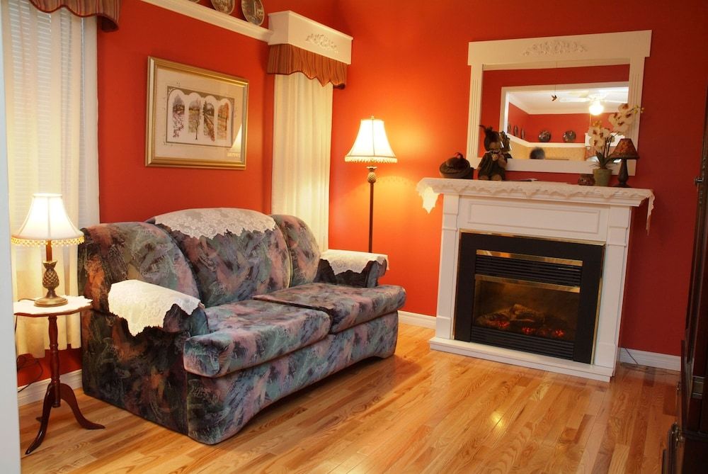 Cote's Bed & Breakfast Inn The Plum Room 2