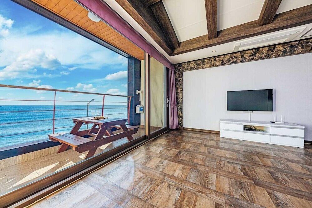 Sea Island Pension Room (506) 6