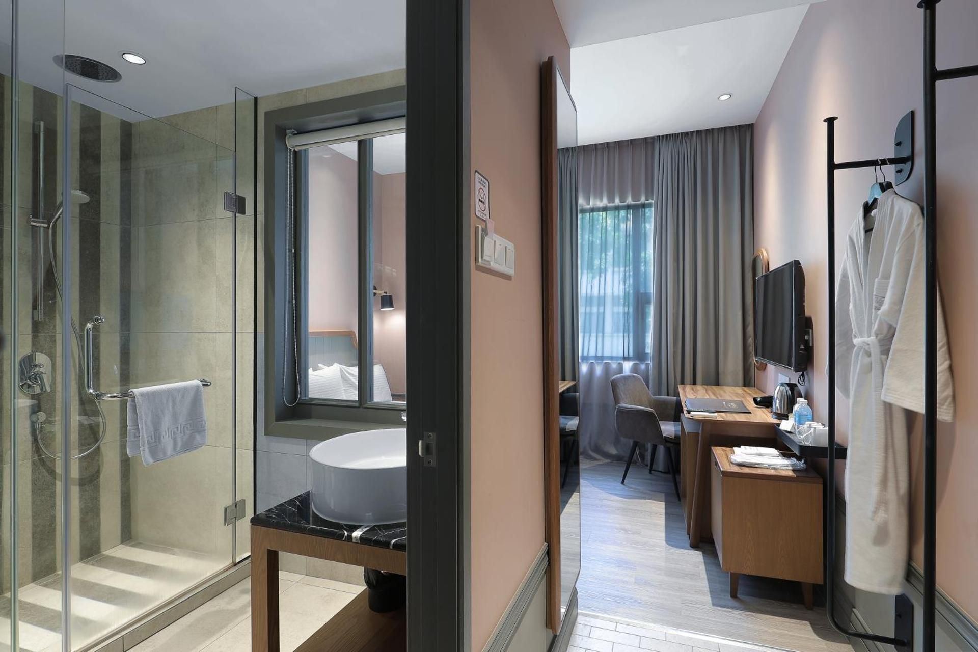 Boutique Queen Room