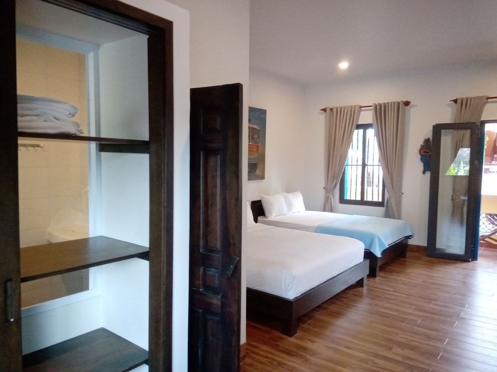 Panoramic Quadruple Room (Bon Voyage)