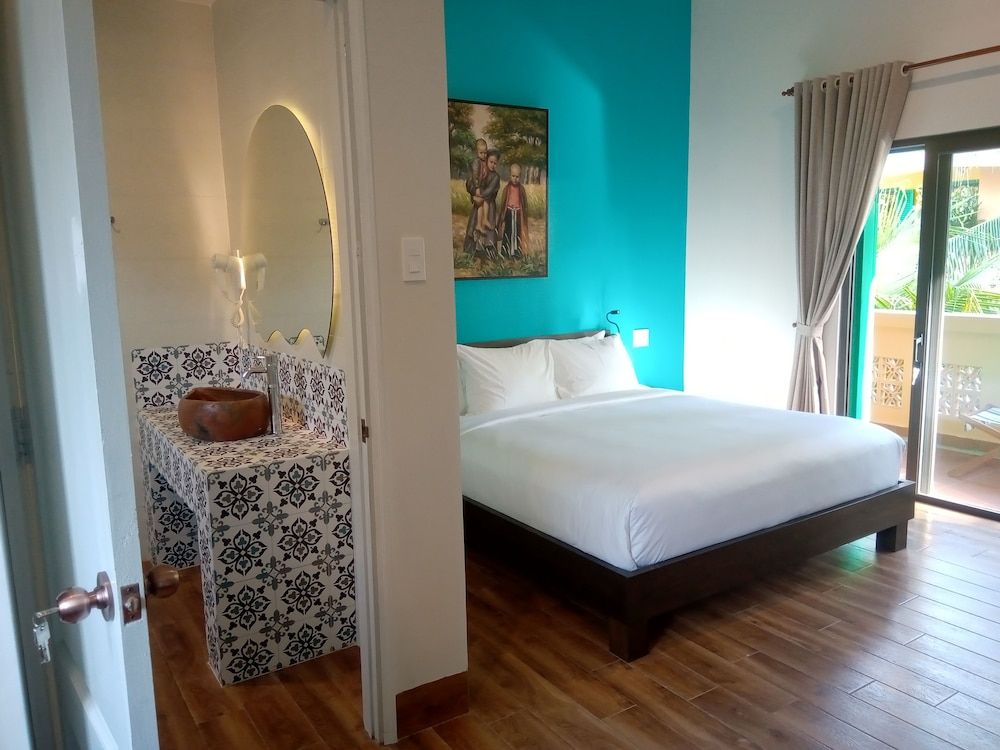 Deluxe Double Room (Eyes In The Stars)