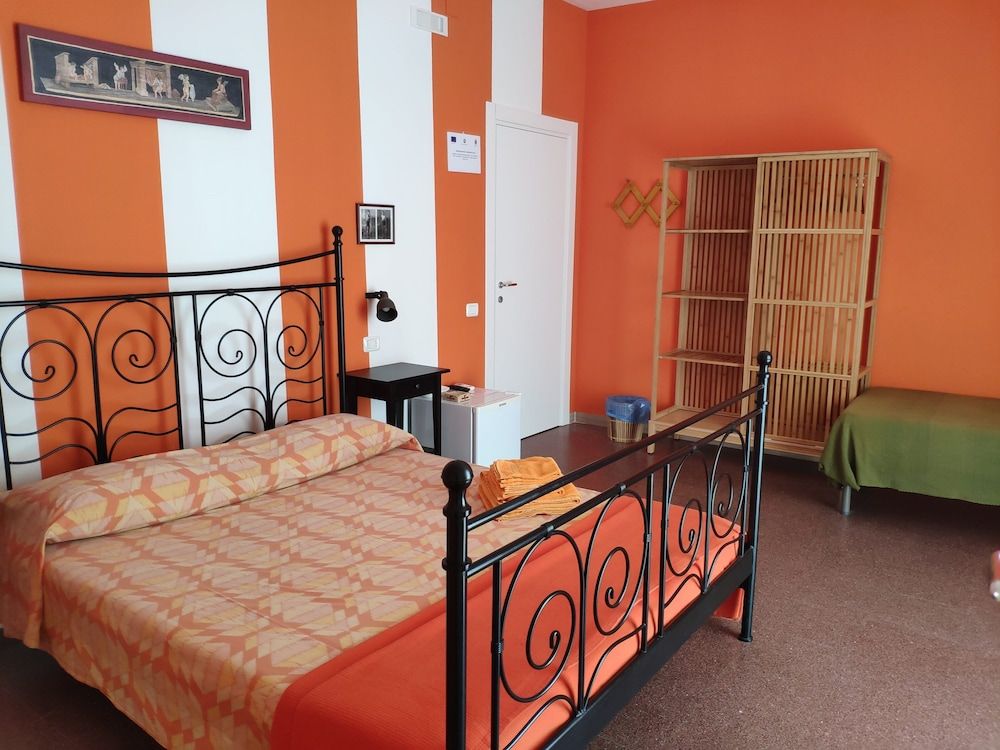 B&B De Angelis Triple Room (arancio) 2