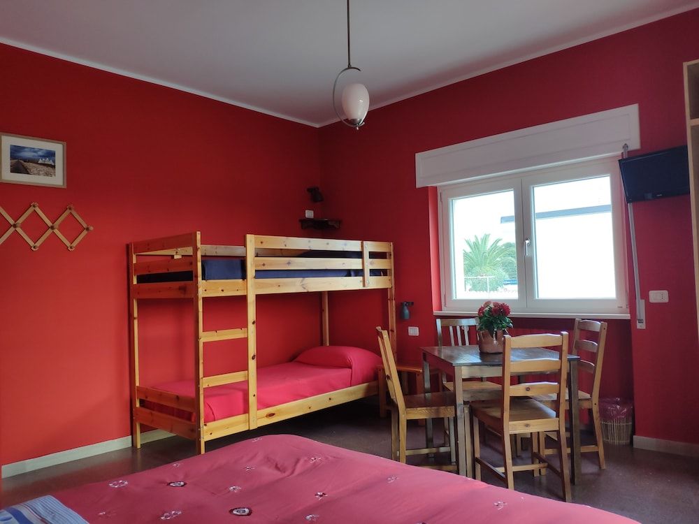 B&B De Angelis Standard Quadruple Room (rossa)