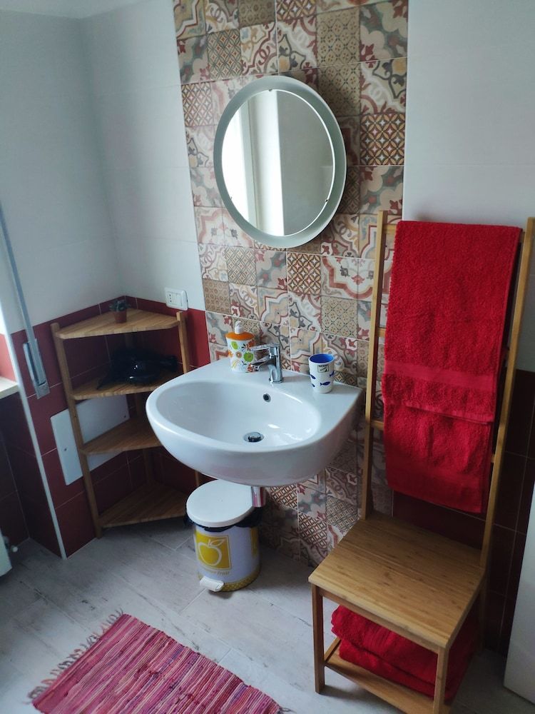 B&B De Angelis Standard Quadruple Room (rossa) 4