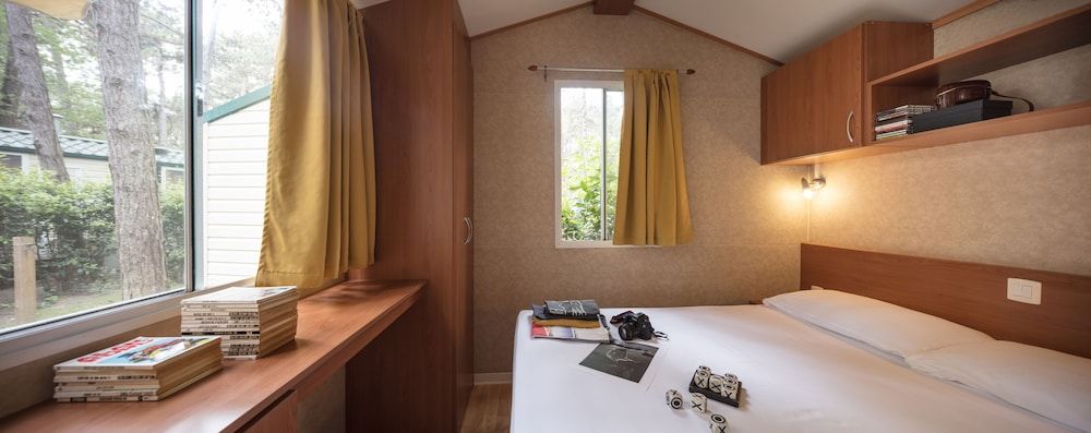 Family Mobile Home (5 Adults + 1 Child)