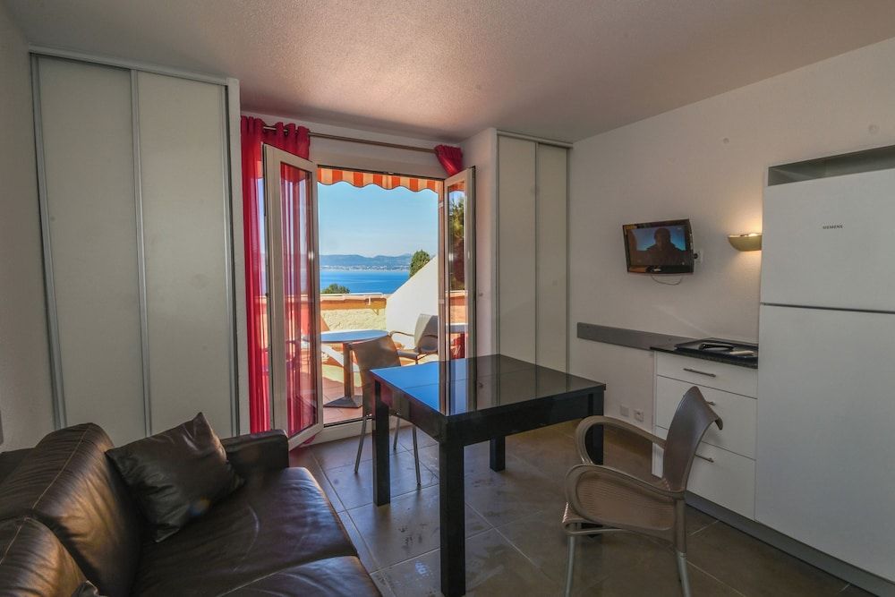 Appartement 1 Pièce 4 Personnes 1 bébé Terrasse