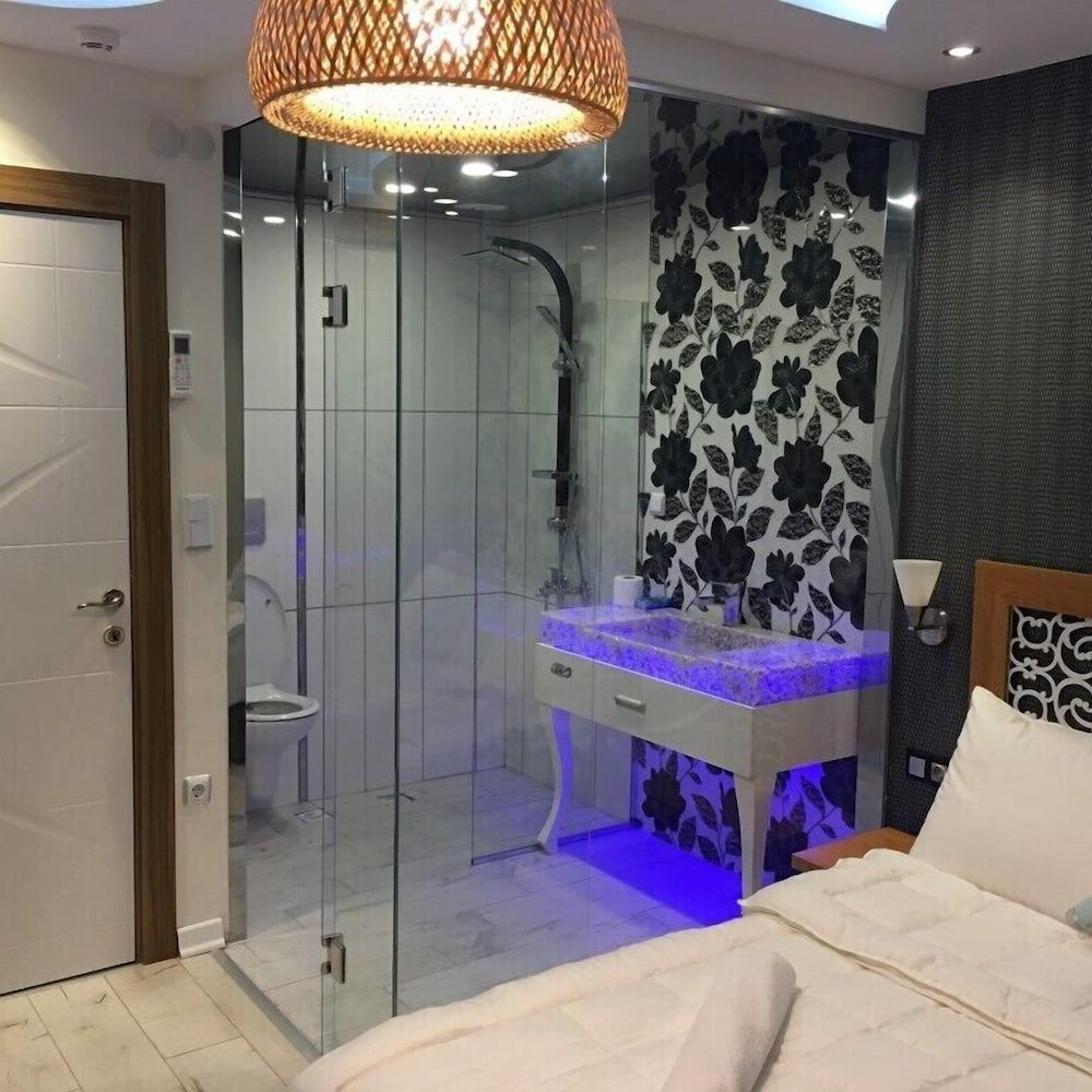 Lila Boutique Hotel Deluxe Double Room, Sea View 5