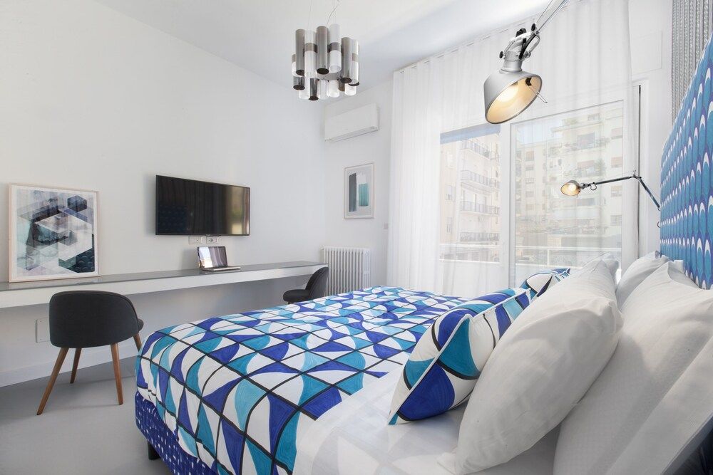 undefined Luxury Design Home & Jacuzzi in Heart of Sorrento 10