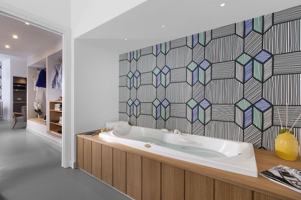 Luxury Design Home & Jacuzzi in Heart of Sorrento Design Apartment 14