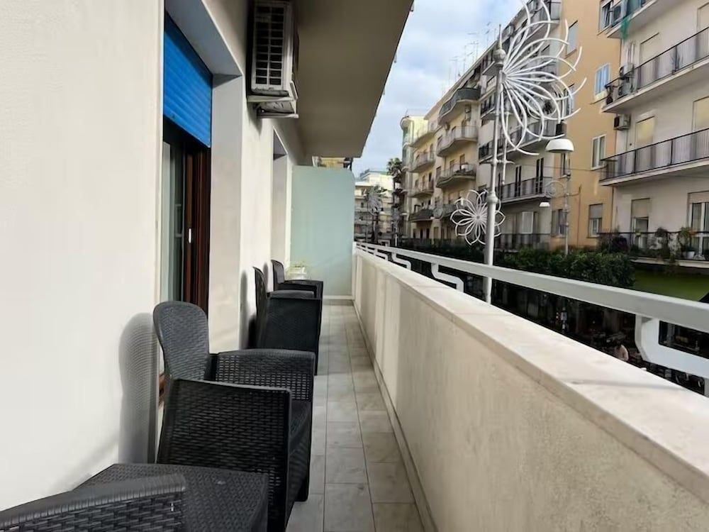 Luxury Design Home & Jacuzzi in Heart of Sorrento Design Apartment 11