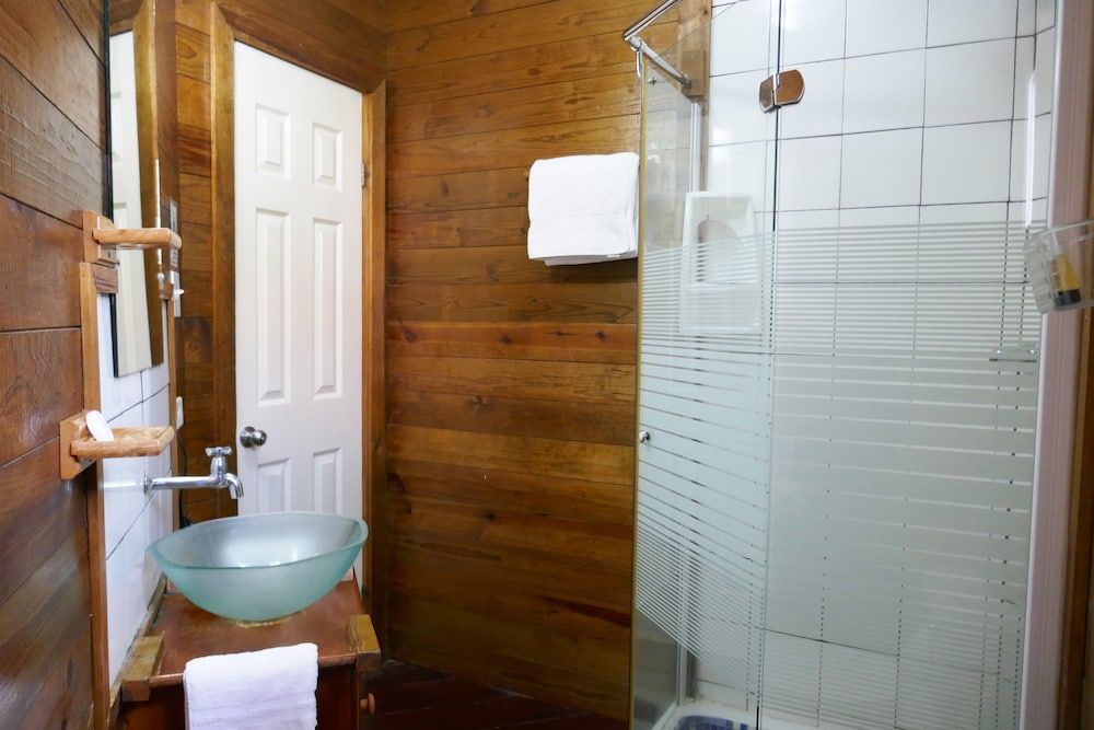 El Faro del Colibri Comfort Cabin, 1 Queen Bed, Accessible, Ocean View 5