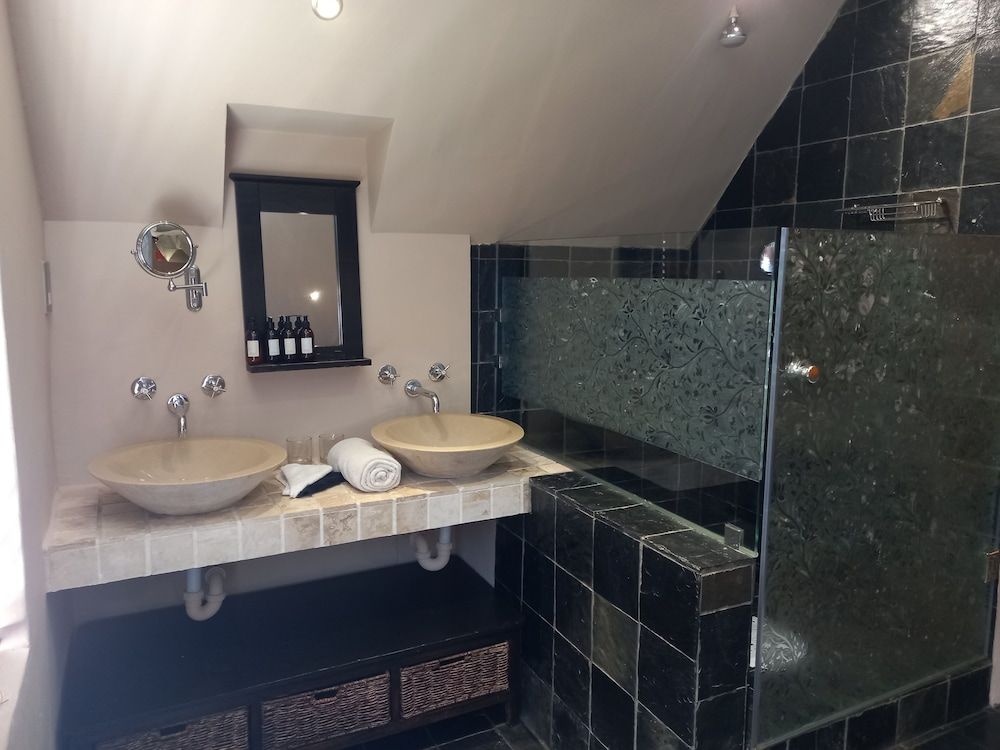 Mandalay Beach B & B Standard Double Room (Upstairs 3) 4