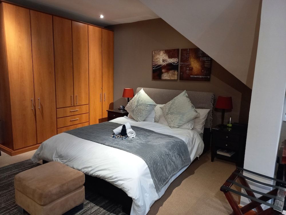 undefined Mandalay Beach B & B 2