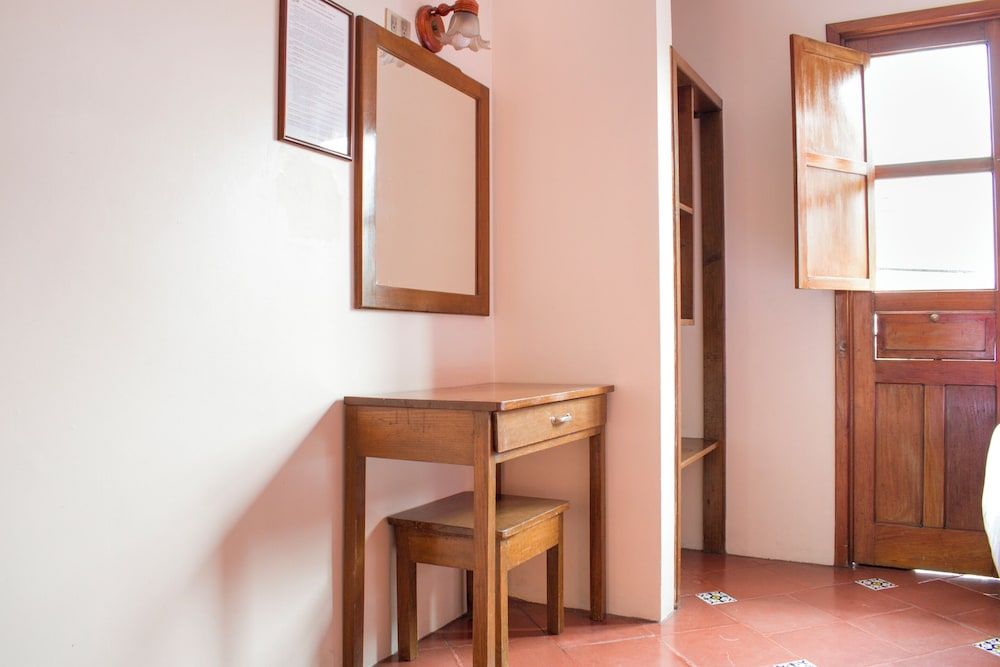 OYO Hotel Museo Standard Room, 2 Double Beds 6