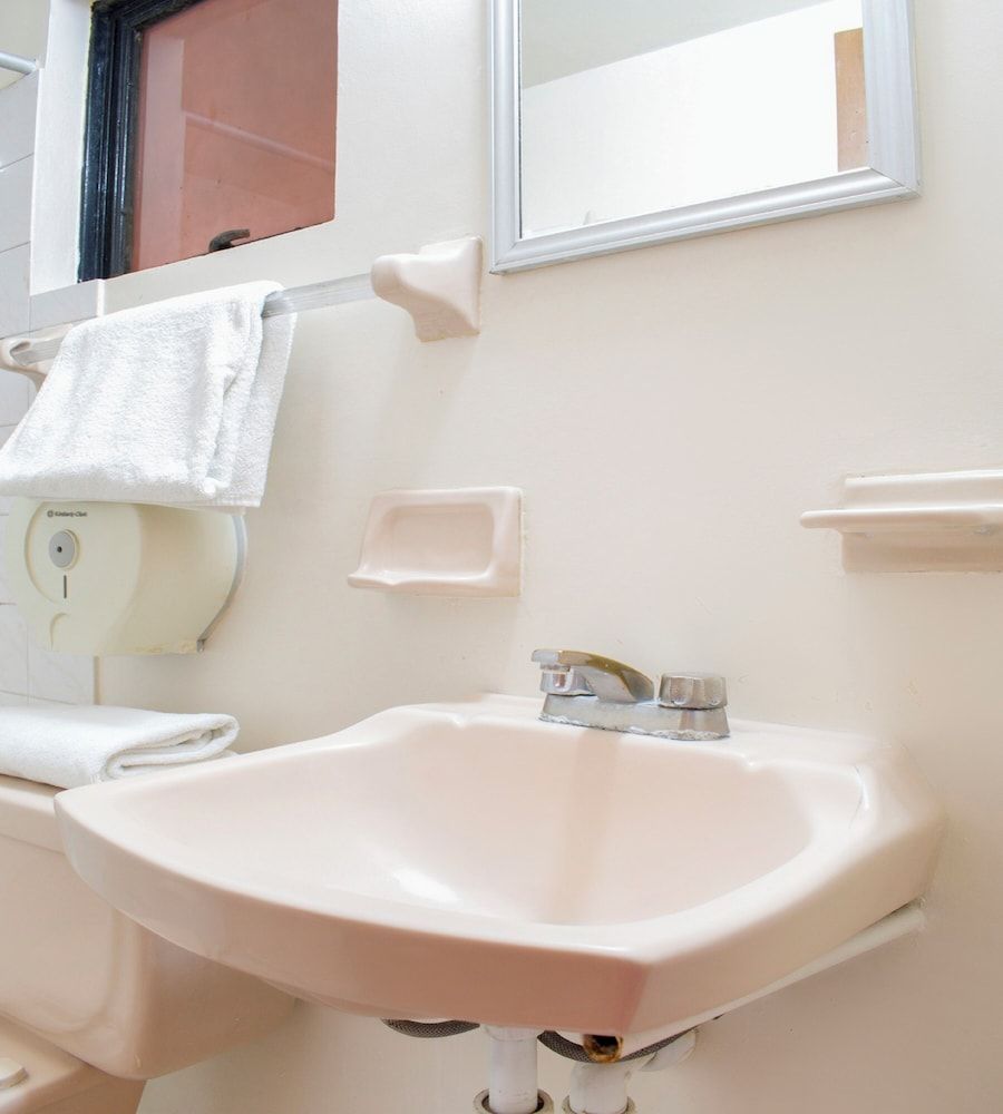 OYO Hotel Museo Standard Room, 2 Double Beds 4