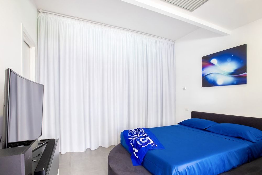 Brand New Apartment with Terrace Solarium & Gym Apartment, 3 Bedrooms 11