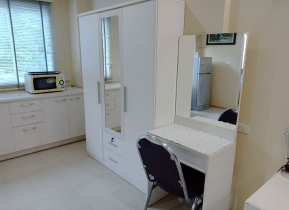 V Verve Service Apartment Hotel Pool Suite 6