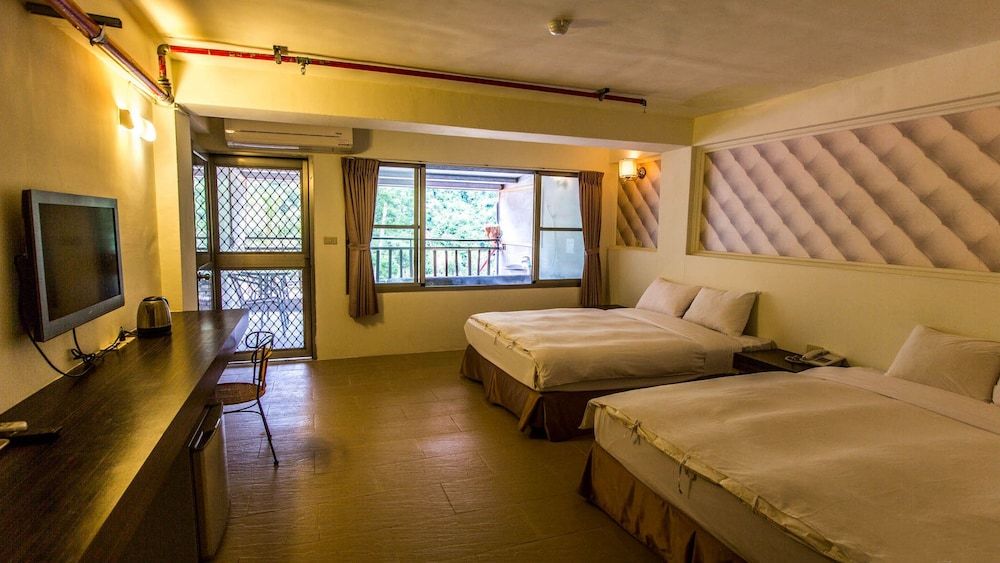 Ayawan Hot Spring Resort Quadruple Room 2