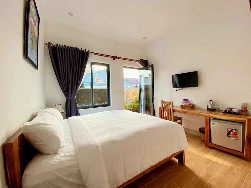 Aurora House Deluxe Double Room 8