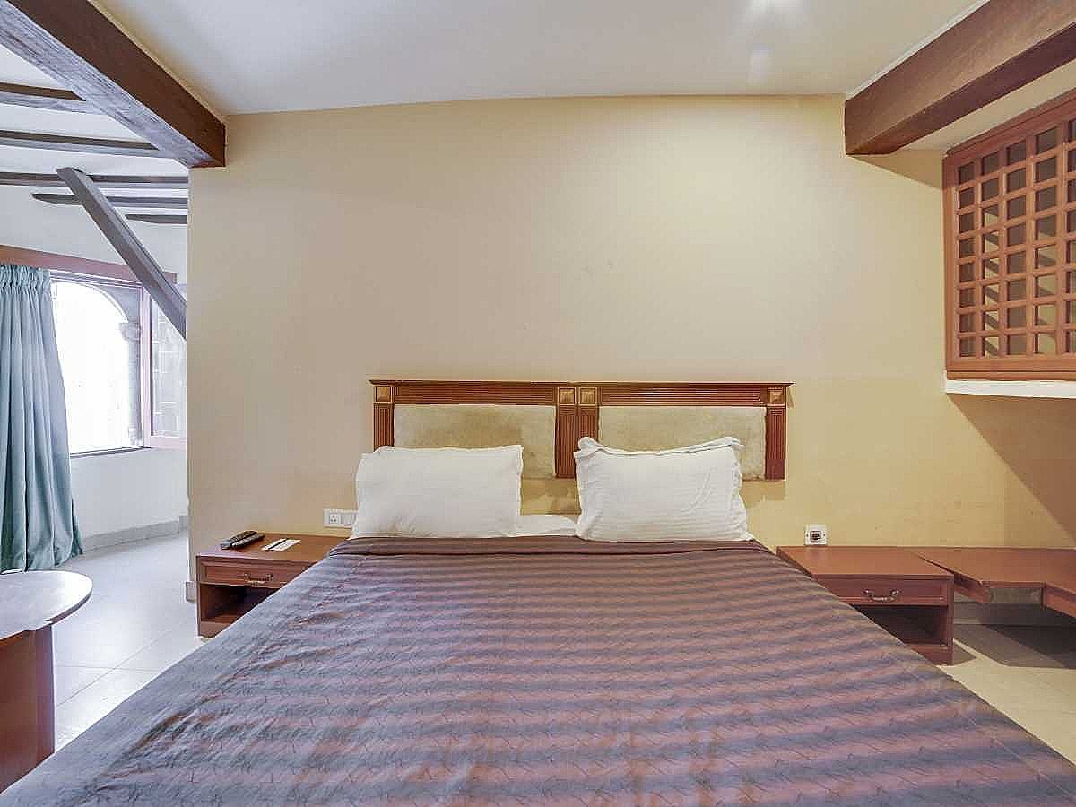 Amrutha Castle Deluxe Room 4