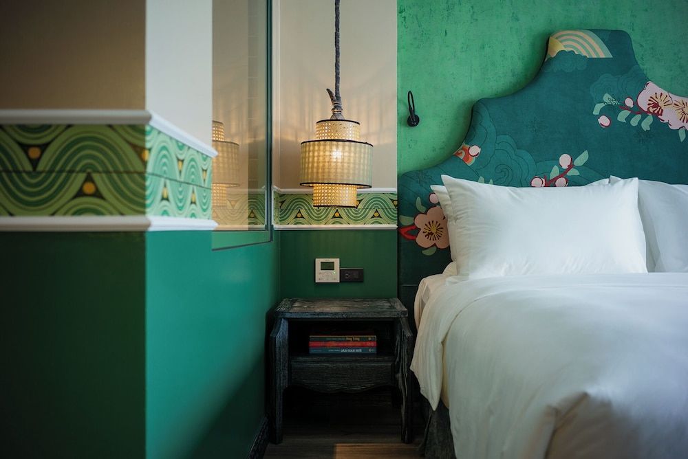 Smarana Hanoi Heritage - Hotel and Retreats Premium Suite, 1 King Bed, Bathtub, City View 4