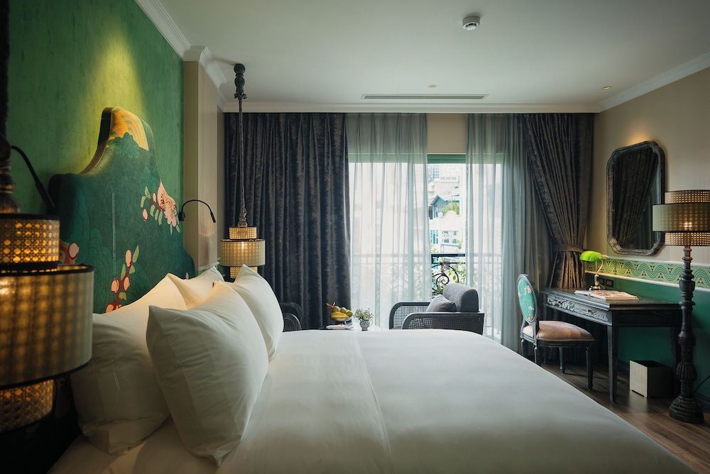 Smarana Hanoi Heritage - Hotel and Retreats Premium Suite, 1 King Bed, Bathtub, City View 2