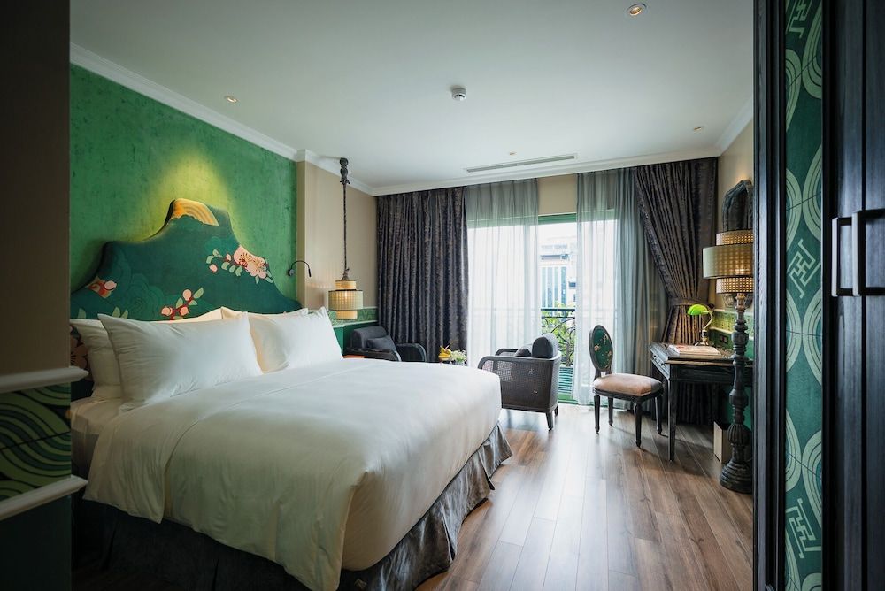 Smarana Hanoi Heritage - Hotel and Retreats Premium Suite, 1 King Bed, Bathtub, City View
