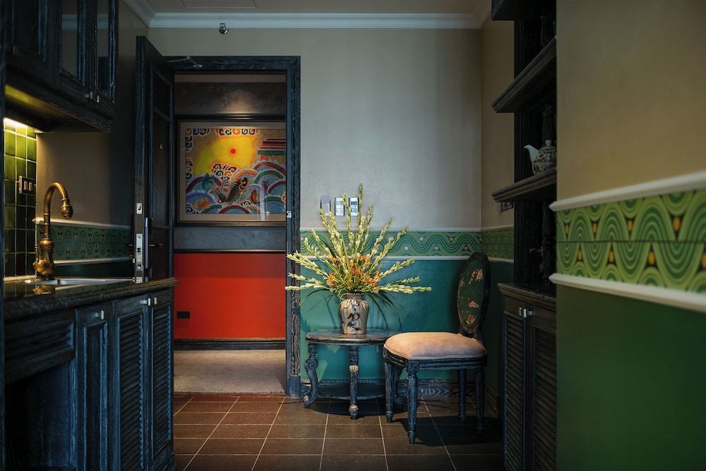 Smarana Hanoi Heritage - Hotel and Retreats Premium Suite, 1 King Bed, Bathtub, City View 9