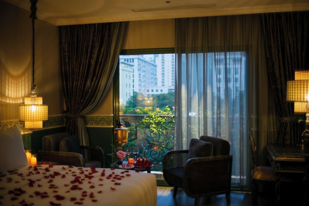 Smarana Hanoi Heritage - Hotel and Retreats Premium Suite, 1 King Bed, Bathtub, City View 8