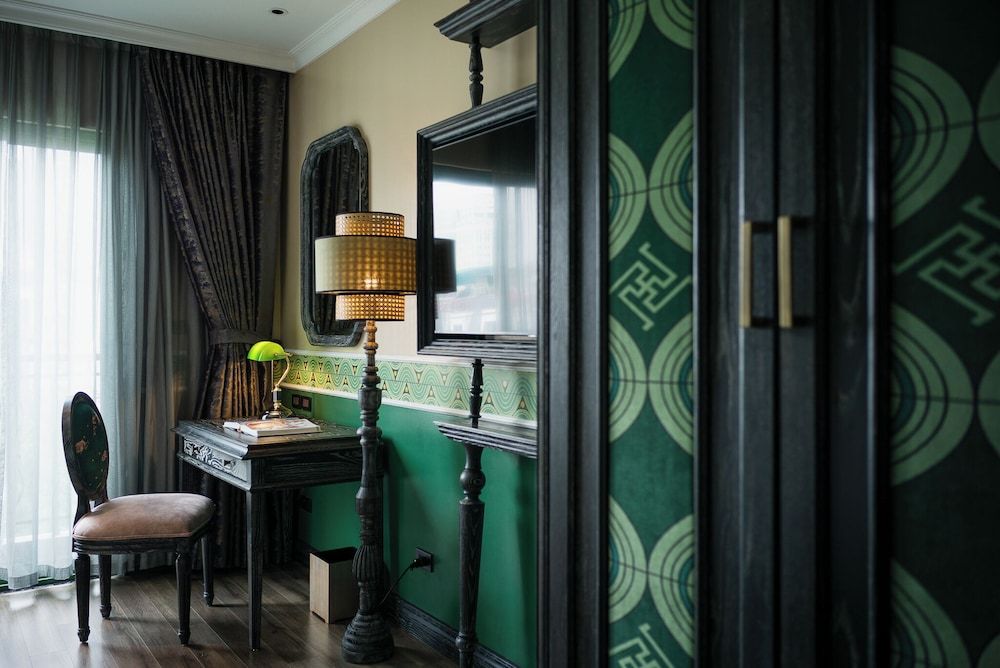 Smarana Hanoi Heritage - Hotel and Retreats Premium Suite, 1 King Bed, Bathtub, City View 7