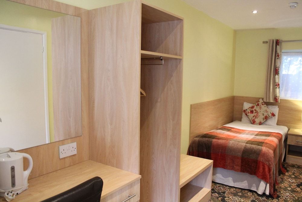 Abbey House Hotel Comfort Double or Twin Room 5