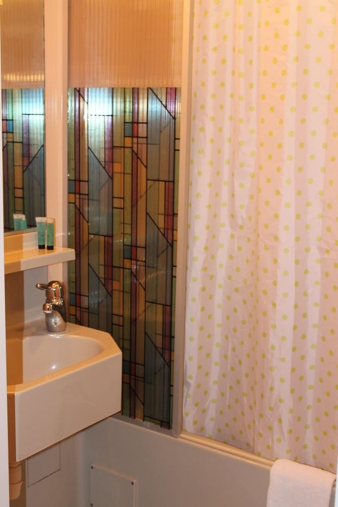 Abbey House Hotel Deluxe Twin Room 9