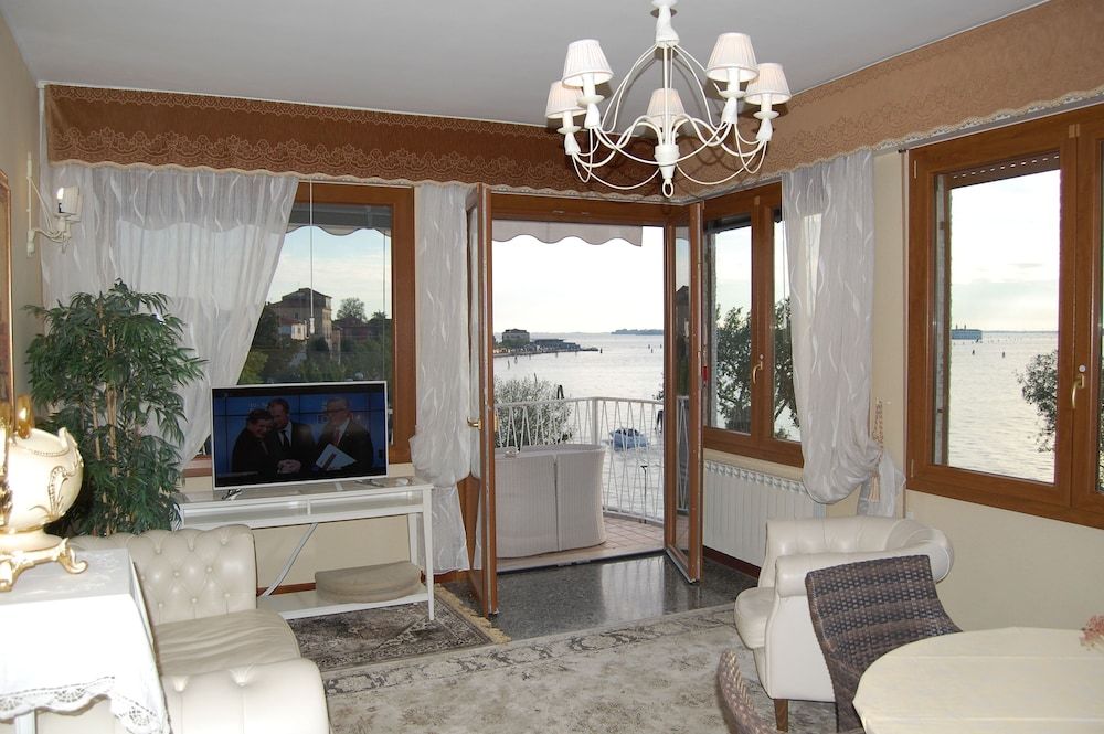 undefined Oasis Golden Lagoon Chalet 3