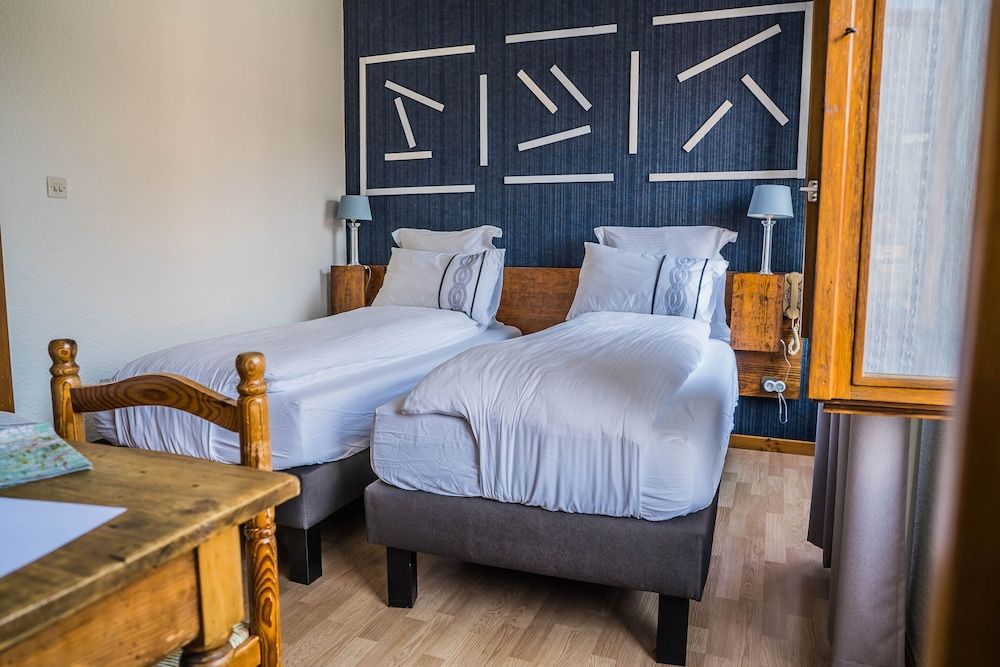 Au Vieux Moulin Twin room, shower 3