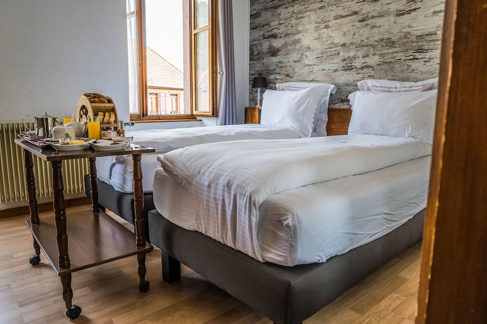 Au Vieux Moulin Twin room, shower 4