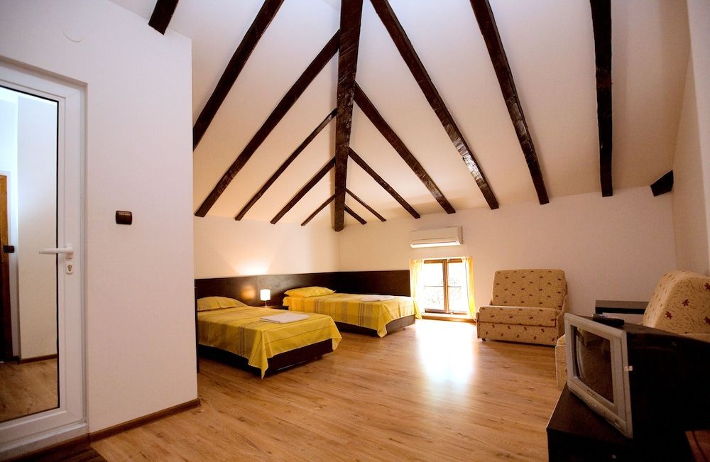 Guest Rooms Plovdiv Double or Twin Room 6
