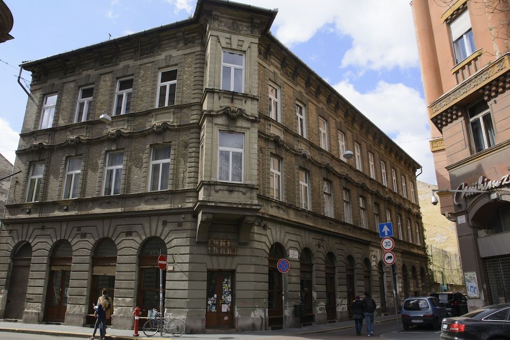 undefined New - Walnuttree Double 12 Person Apartment Central in Budapest - Hungary 2