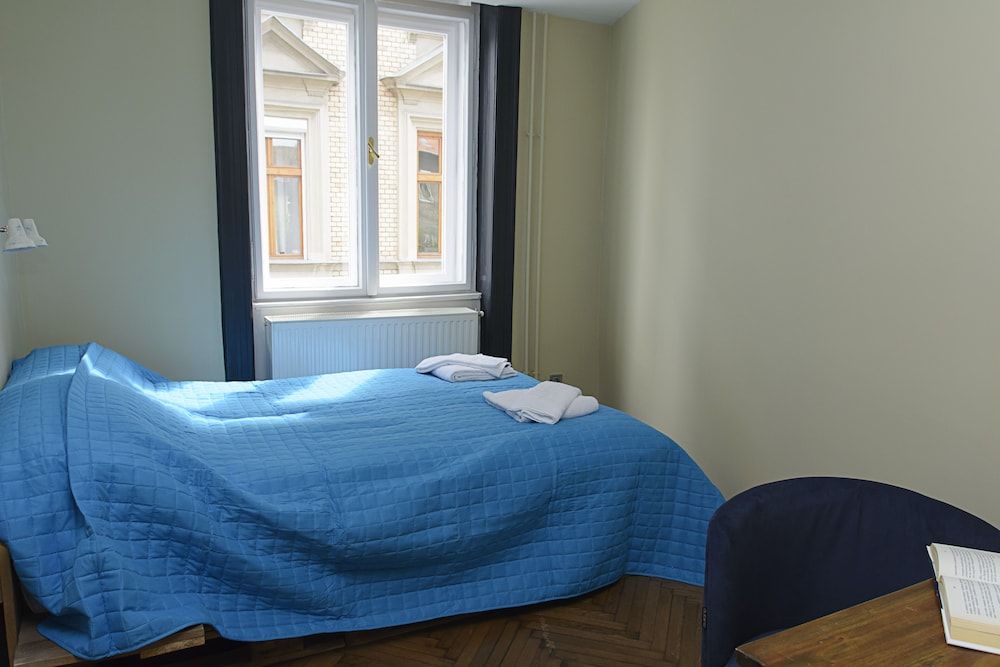 undefined New - Walnuttree Double 12 Person Apartment Central in Budapest - Hungary 6