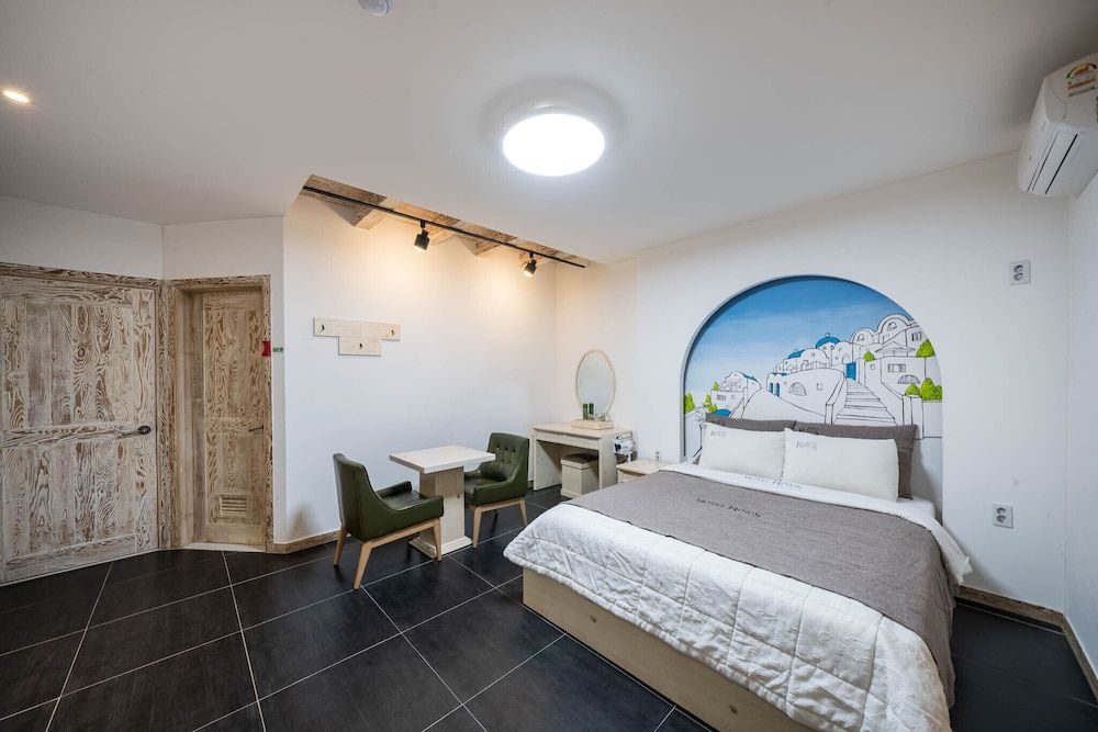 Rings Motel Standard Room, 1 Queen Bed (Disposable bed sheets, Bathtub) 3