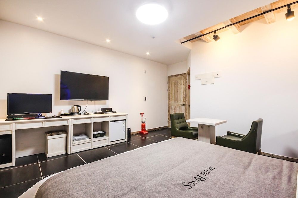 Rings Motel Standard Room, 1 Queen Bed (Disposable bed sheets, Bathtub) 9