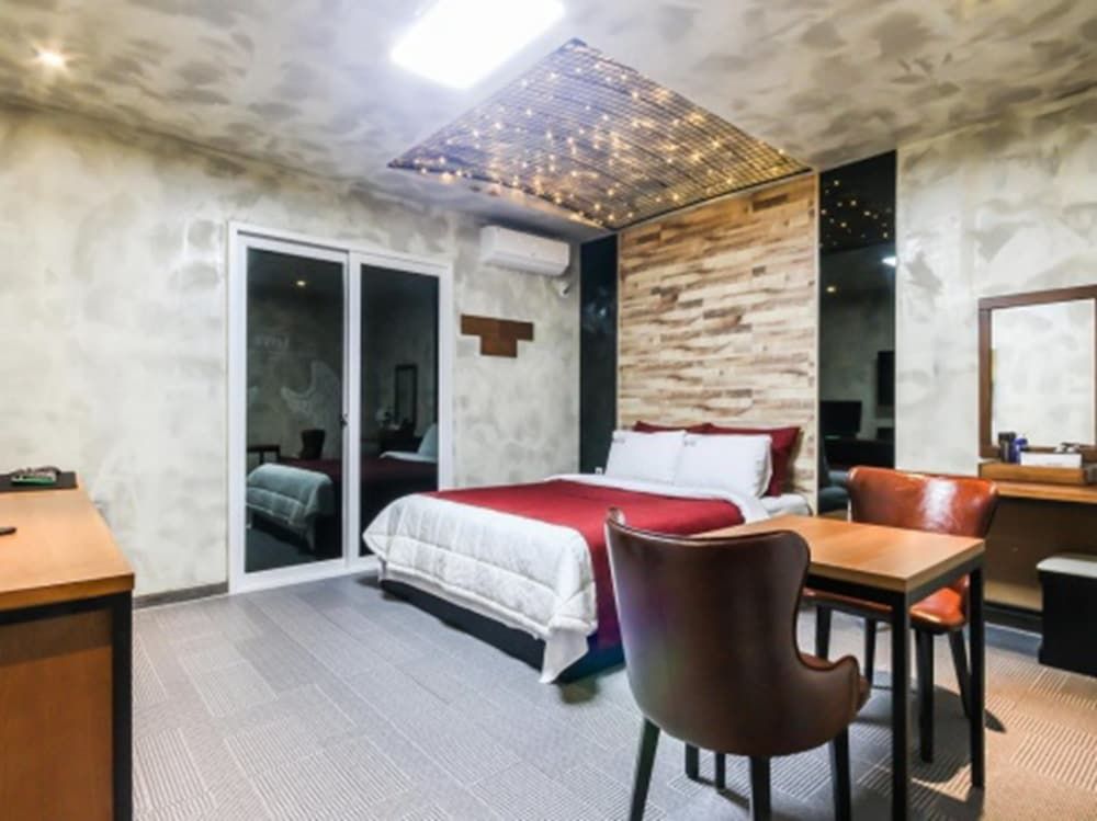 Rings Motel Premium Room, Terrace (B) (Disposable bed sheets, Bathtub) 8