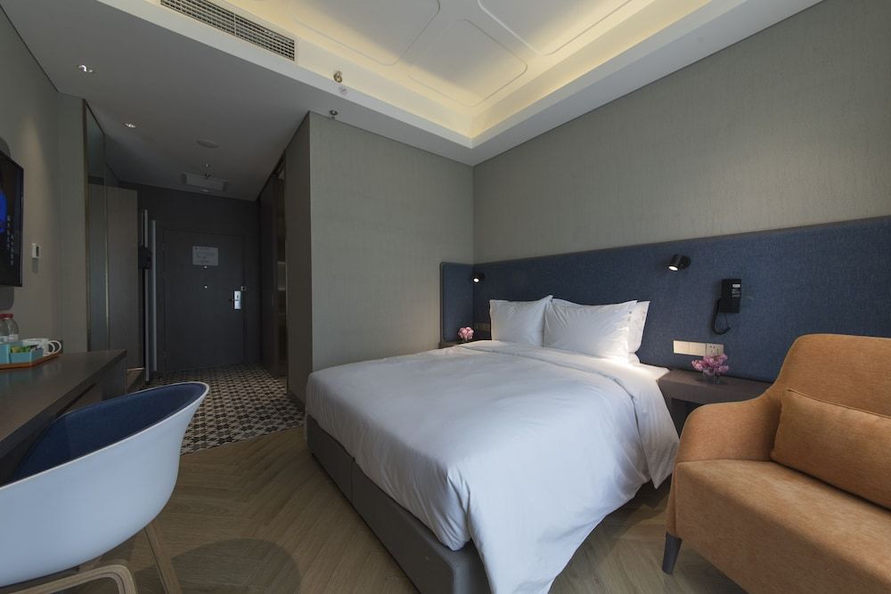 Standard Room, 1 King Bed