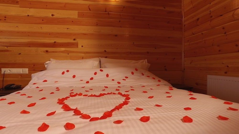 Abant Kartal Yuvasi Hotel Standard Quadruple Room 5