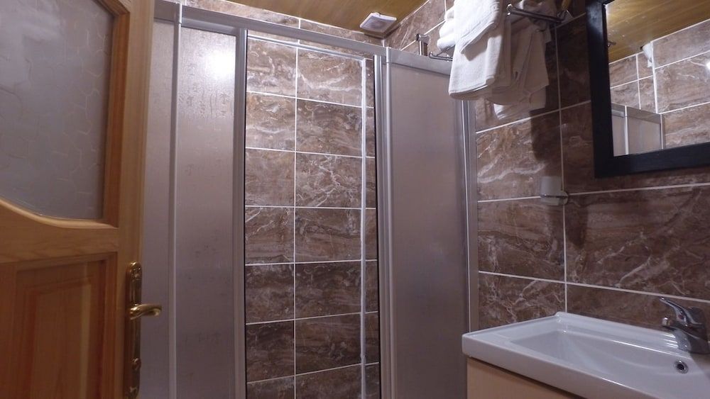 Abant Kartal Yuvasi Hotel Standard Quadruple Room 8