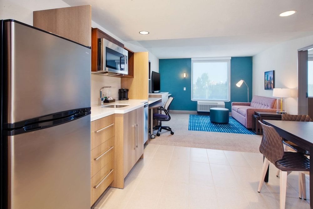 Suite, 1 King Bed, Accessible (Hearing)