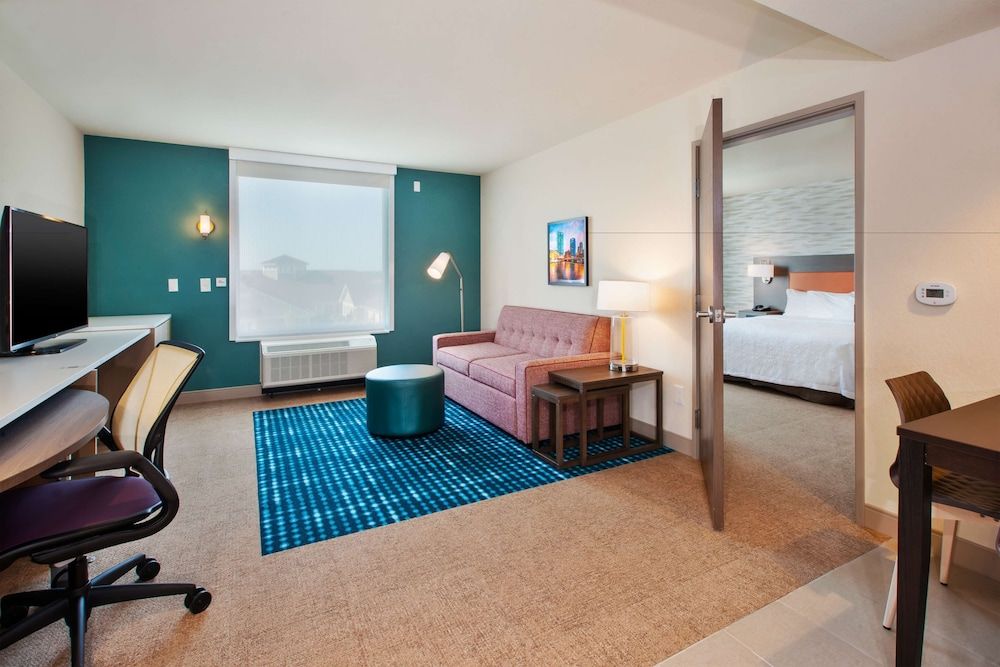 Suite, 1 King Bed, Accessible (Roll-In Shower)