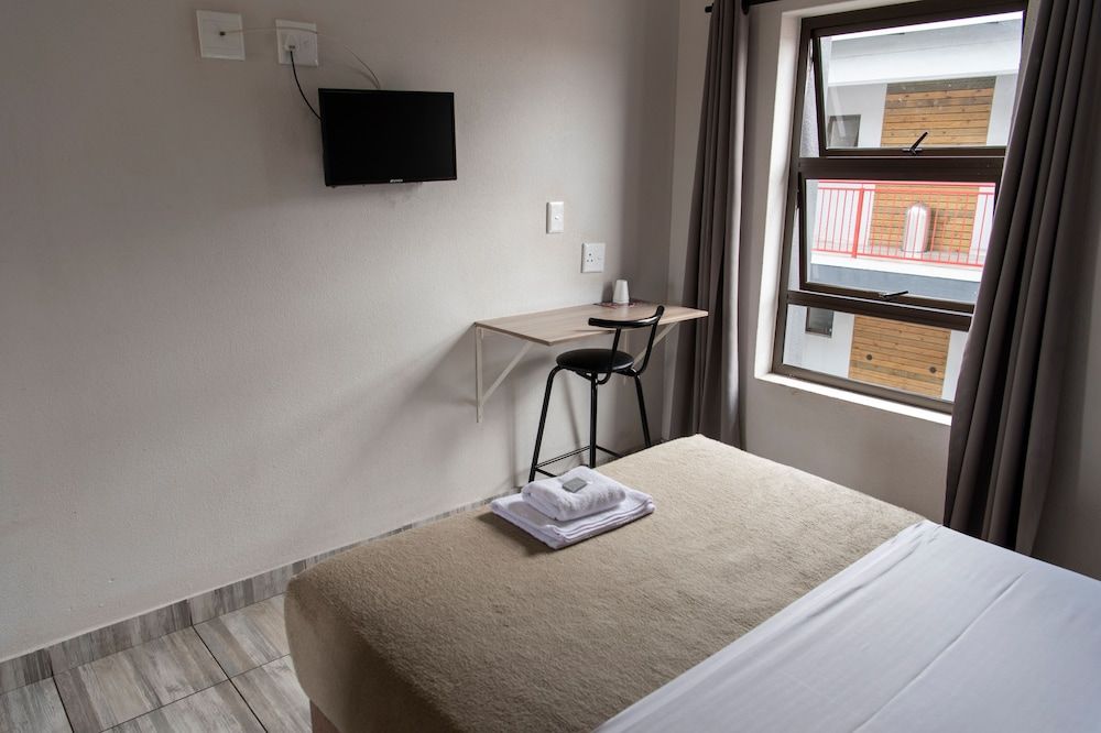 Ecomotel Kempton Park Standard Room 7