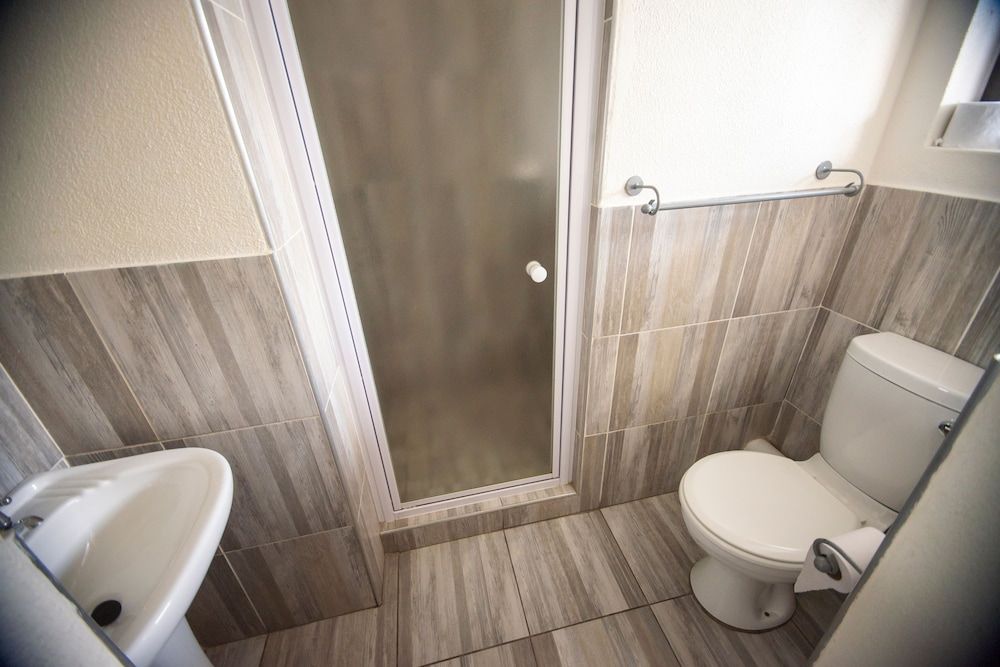 Ecomotel Kempton Park Standard Room 5