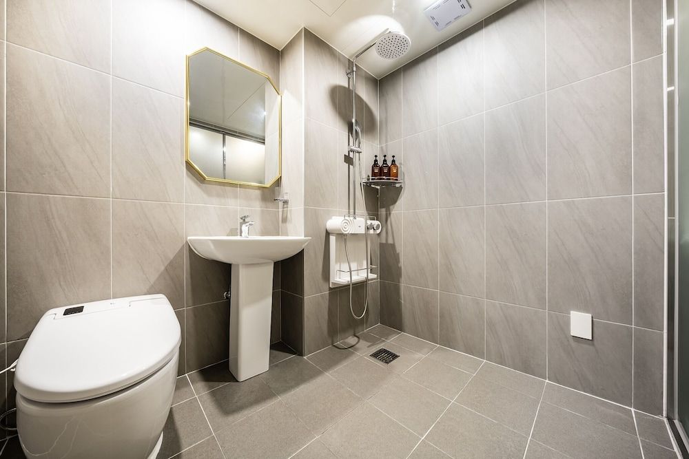 M&Lucky Hotel Deluxe Double Room 6